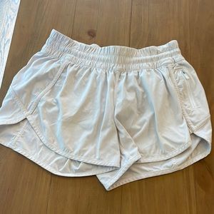 Lululemon- Hotty Hot 4” inch lined. Size 8